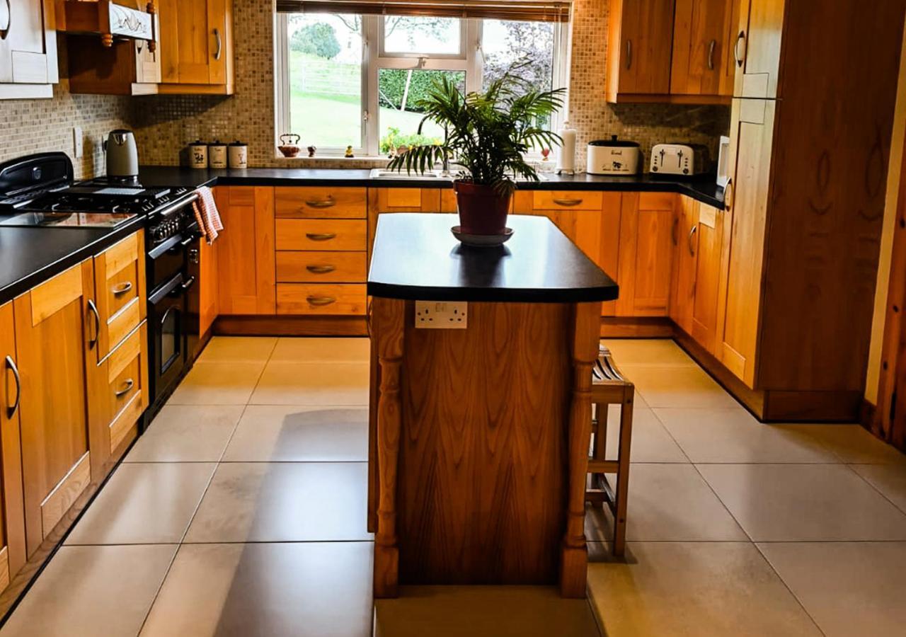 Moat Holiday Rental Lisnaskea エクステリア 写真